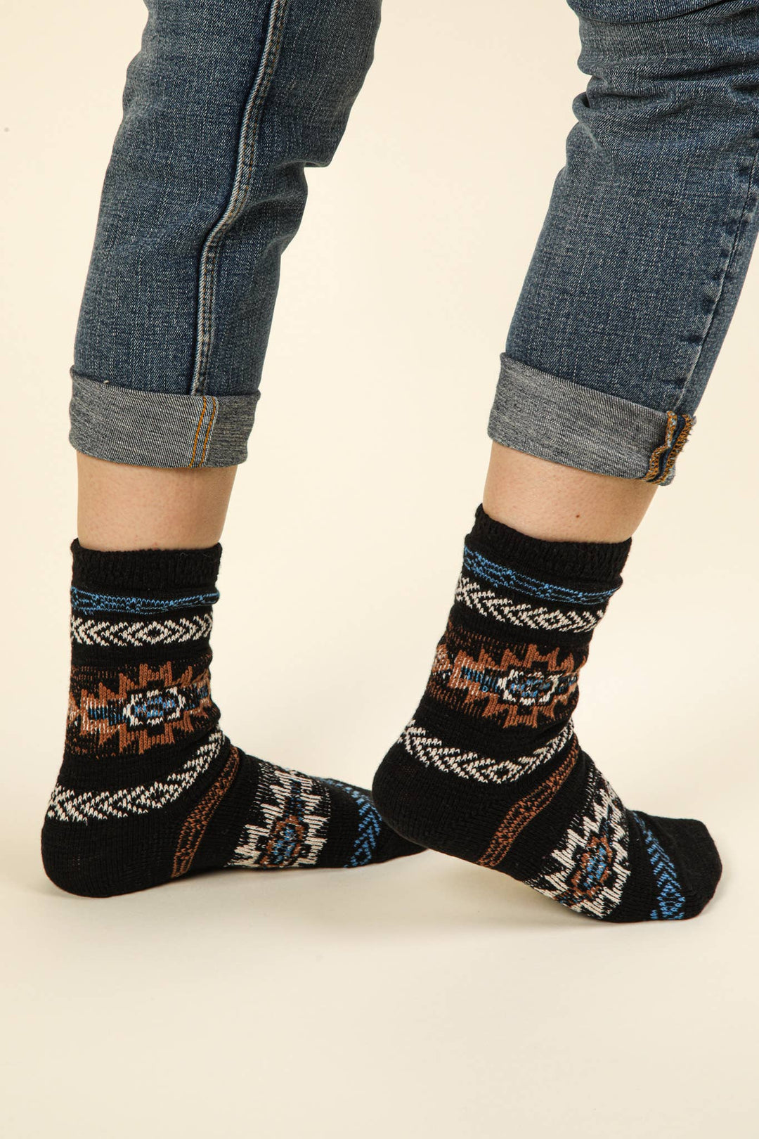 SC10019C-Aztec Graphic Cozy Crew Socks